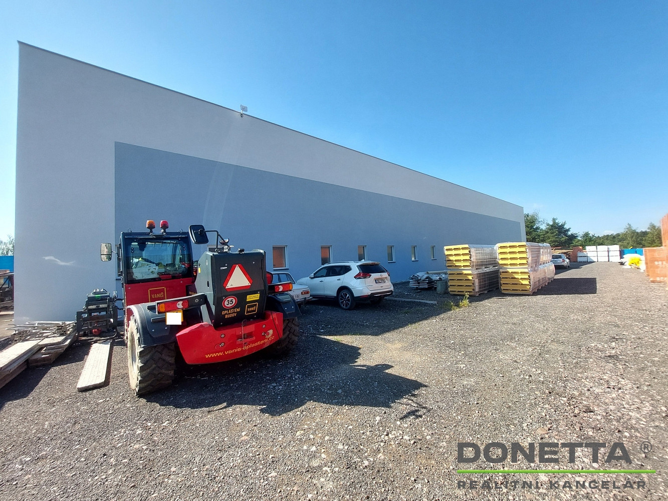 Pronájem skladovacích prostor 390 m²