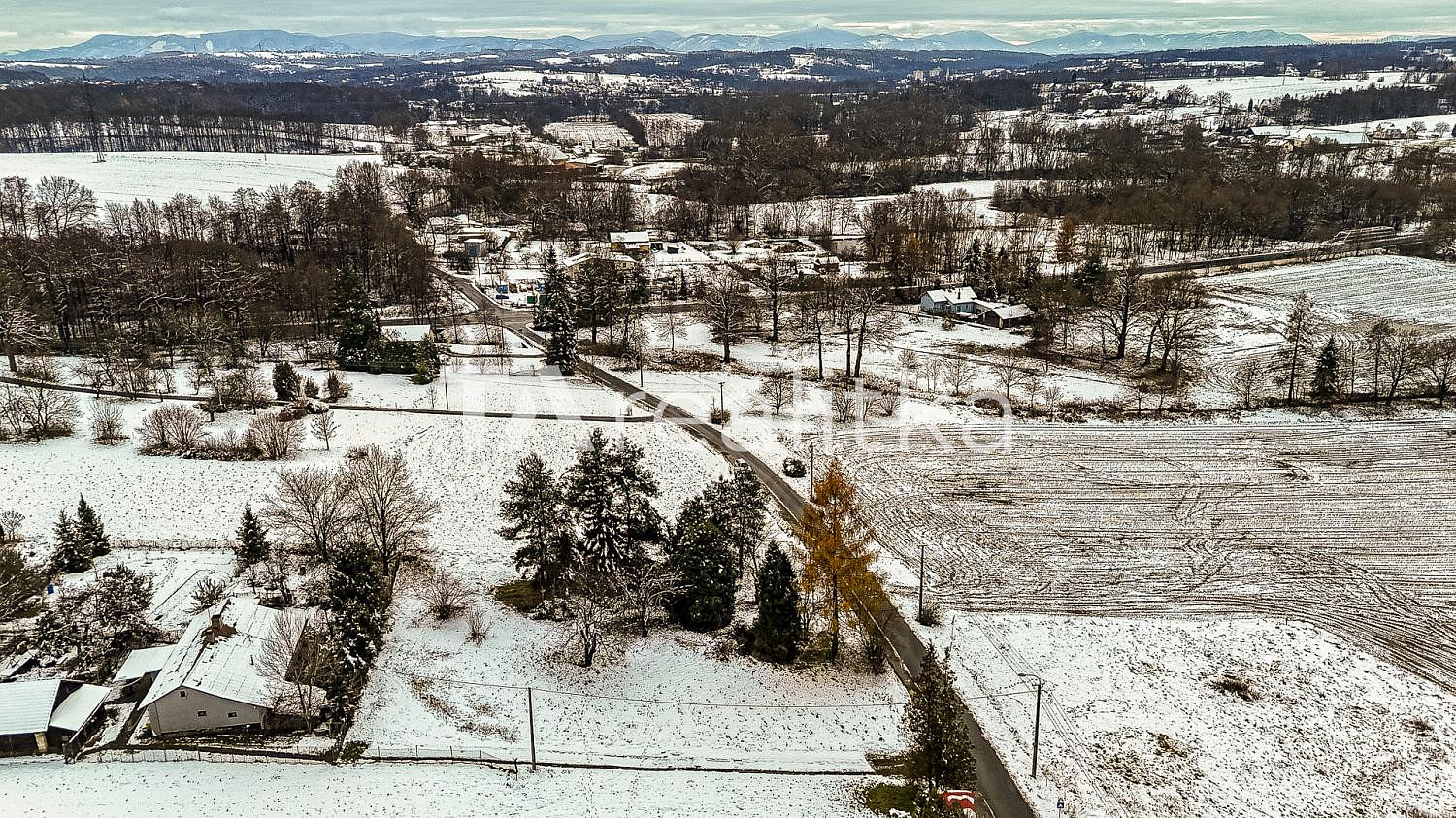 Prodej stavebního pozemku 982 m² – pohled 4