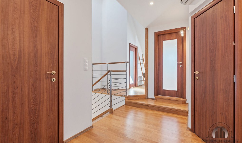 Pronájem bytu 5+1 160 m², Praha – náhled fotky 41
