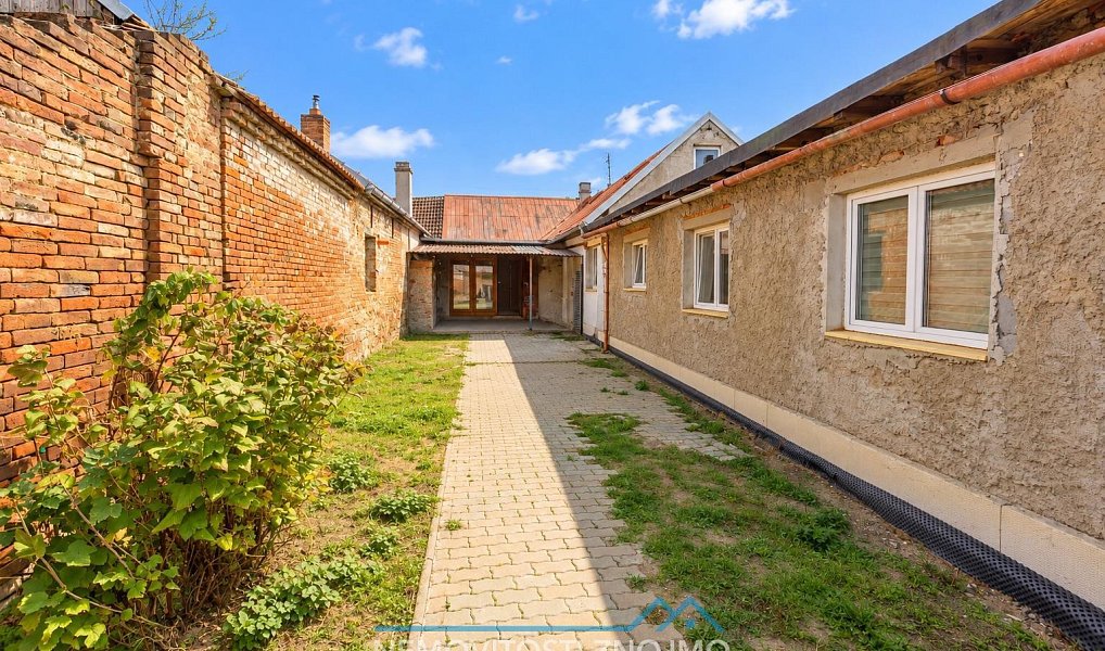 Prodej domu 220 m² s pozemkem 1 436 m², Chvalovice – náhled fotky 35