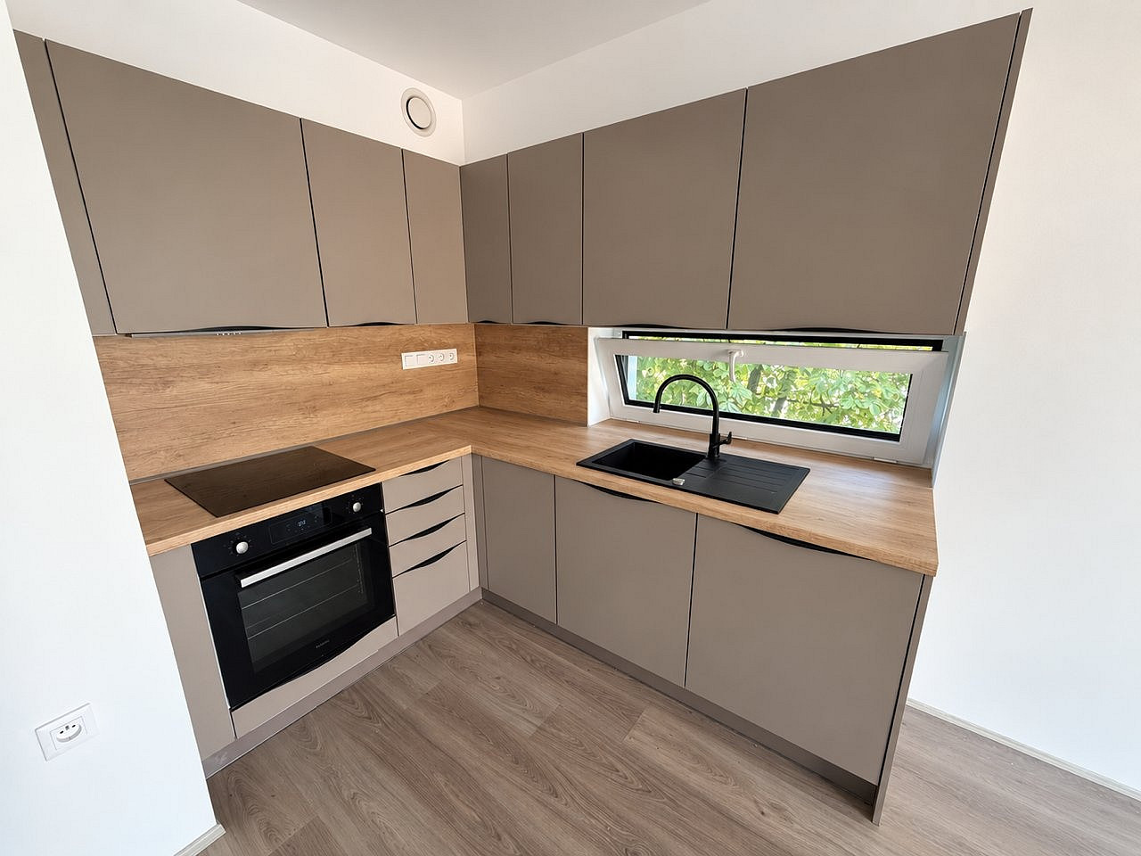 Pronájem bytu 2+kk 57 m² – fotografie 4