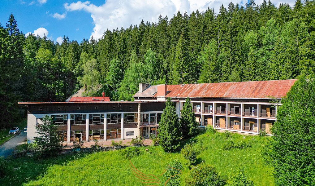 Prodej ubytovacího objektu 4 400 m², Velké Karlovice – náhled fotky 7