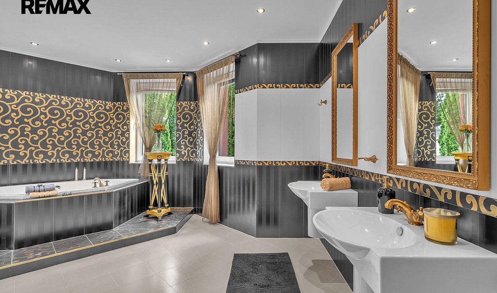 Prodej domu 285 m² s pozemkem 968 m², Šestajovice – náhled fotky 17