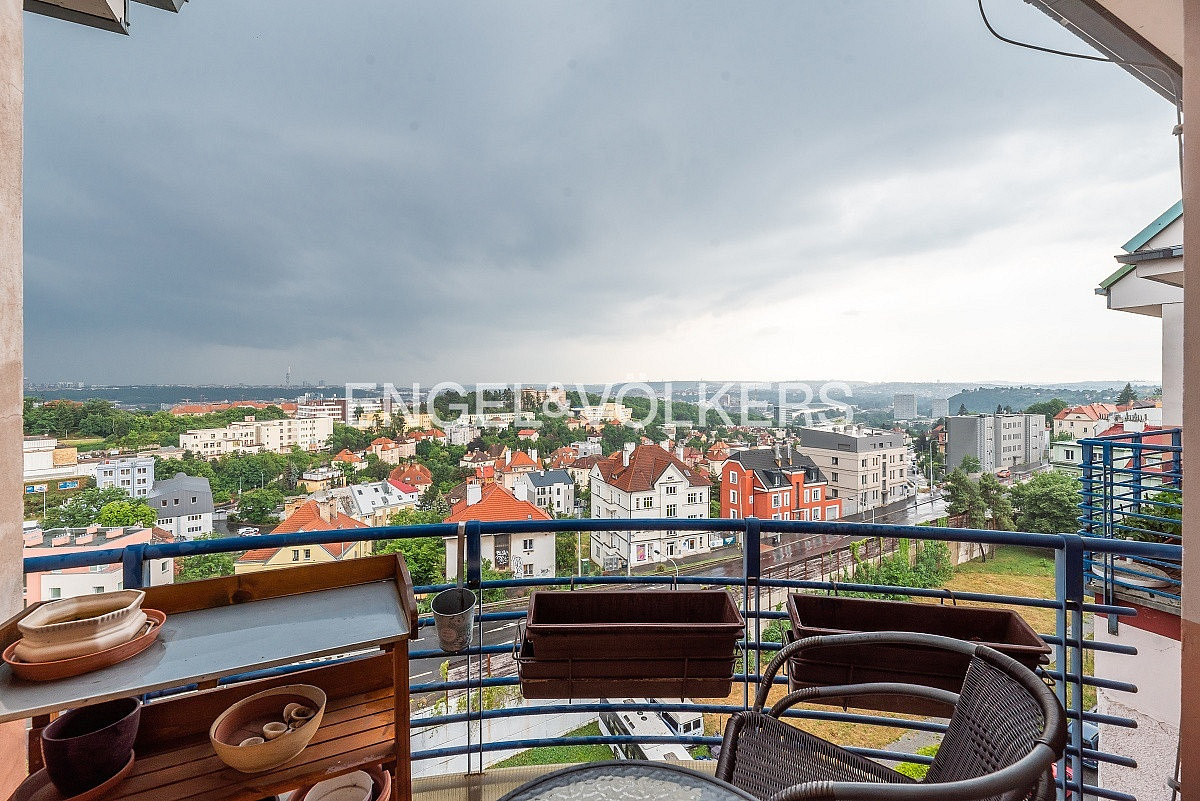 Pronájem bytu 3+kk 93 m² – pohled 3