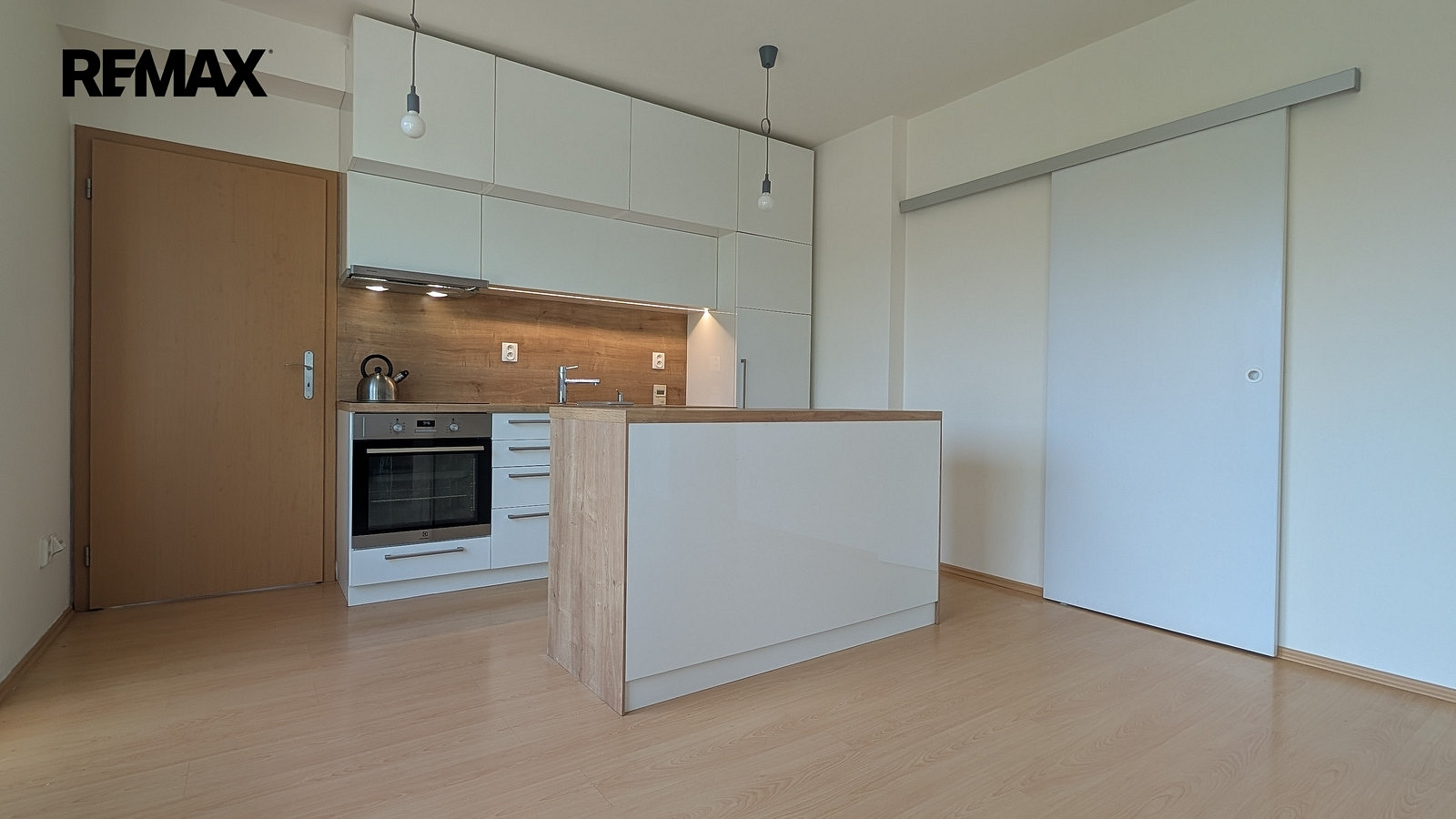 Pronájem bytu 2+kk 52 m² – pohled 2