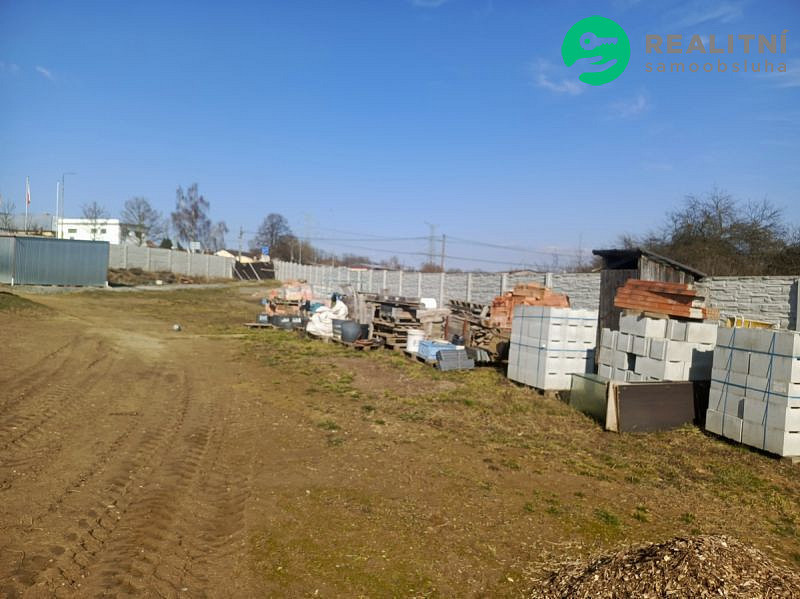 Prodej stavebního pozemku 698 m² – fotografie 2
