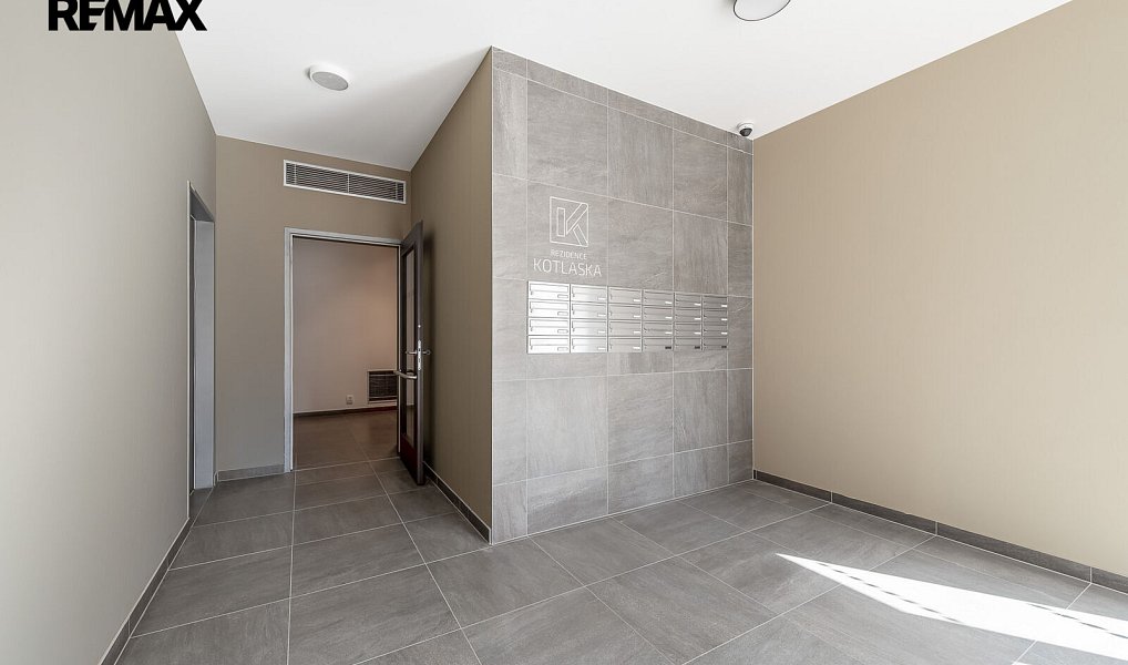 Pronájem bytu 1+kk 33 m², Praha – náhled fotky 19