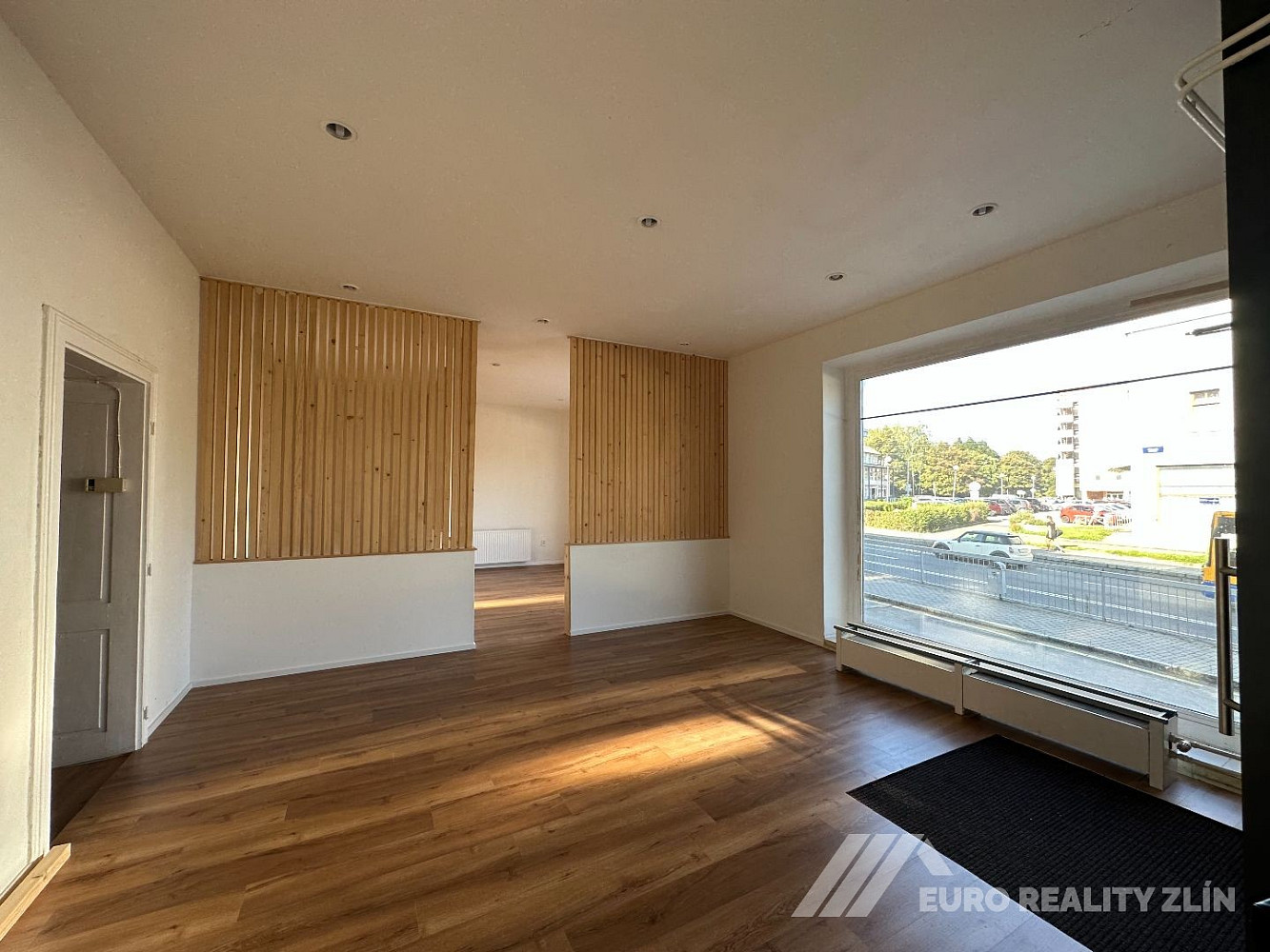 Pronájem obchodních prostor 86 m² – fotografie 2