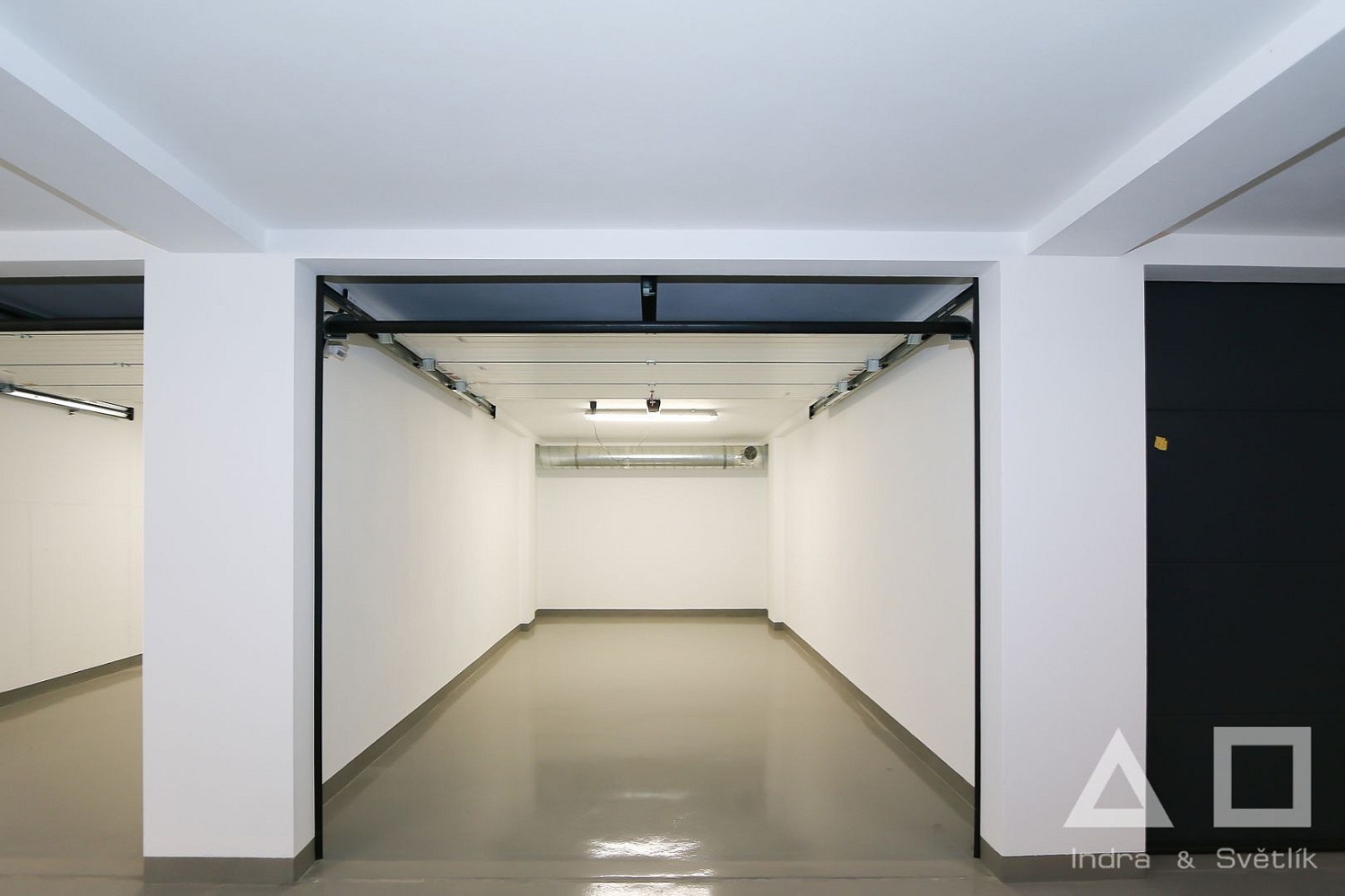 Pronájem Garáž (box), 18 m2, Londýnská ul., Praha 2 - Vinohrady