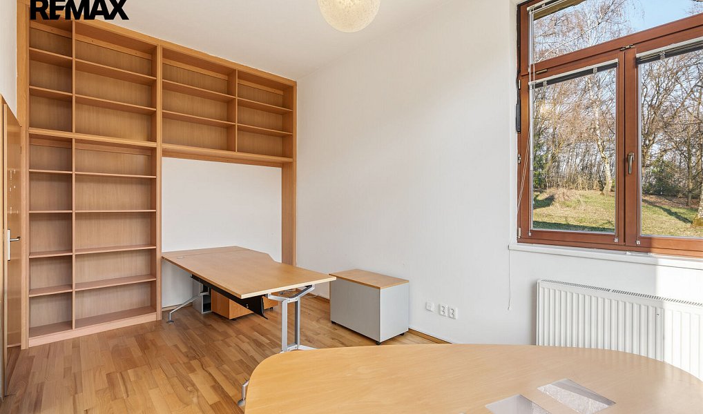 Prodej domu 311 m² s pozemkem 4 029 m², Velké Popovice – náhled fotky 15
