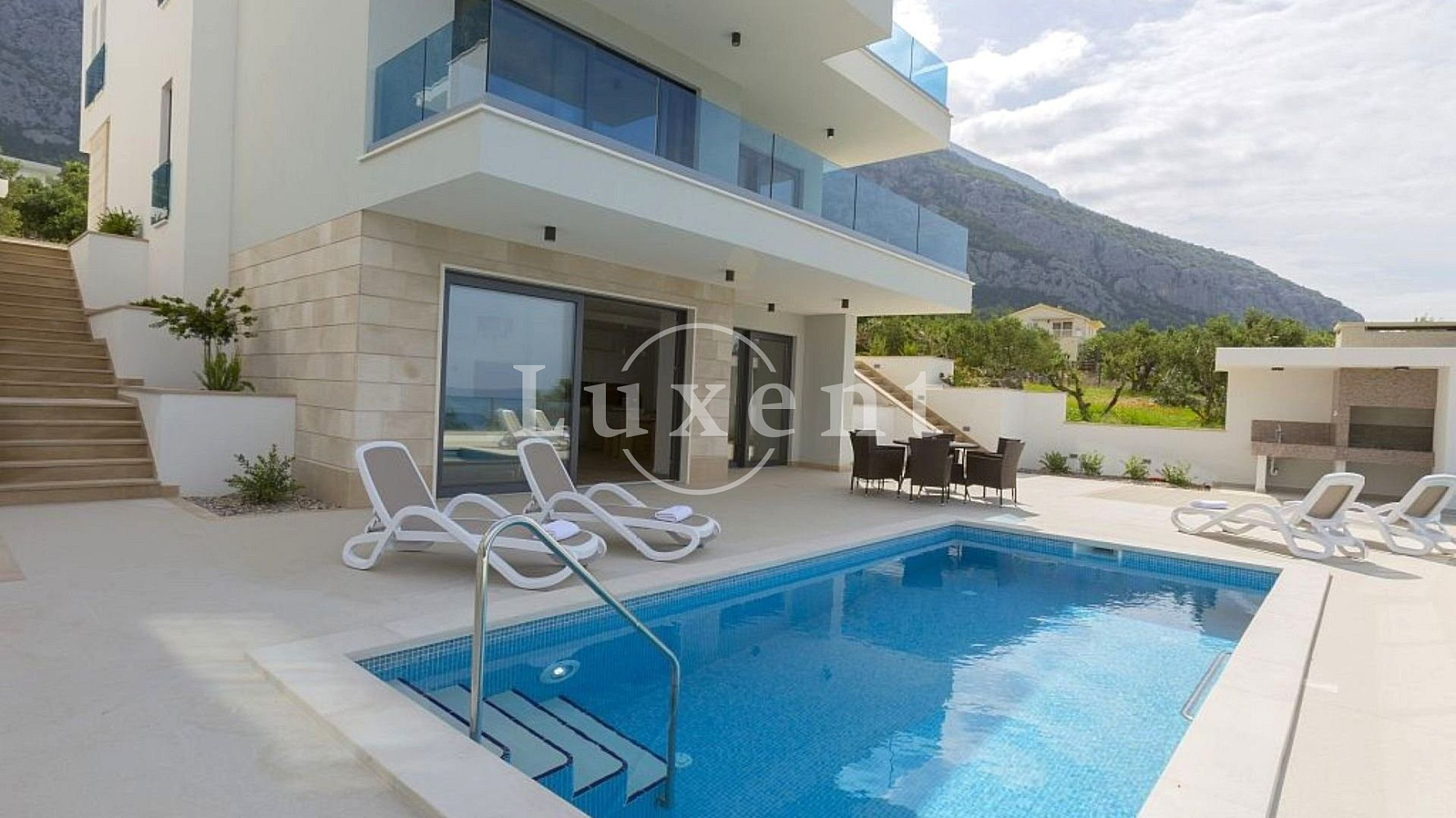 Prodej domu 350 m² s pozemkem 400 m²