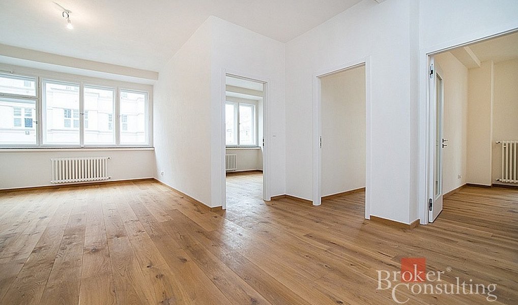 Pronájem kanceláře 110 m², Praha – náhled fotky 2