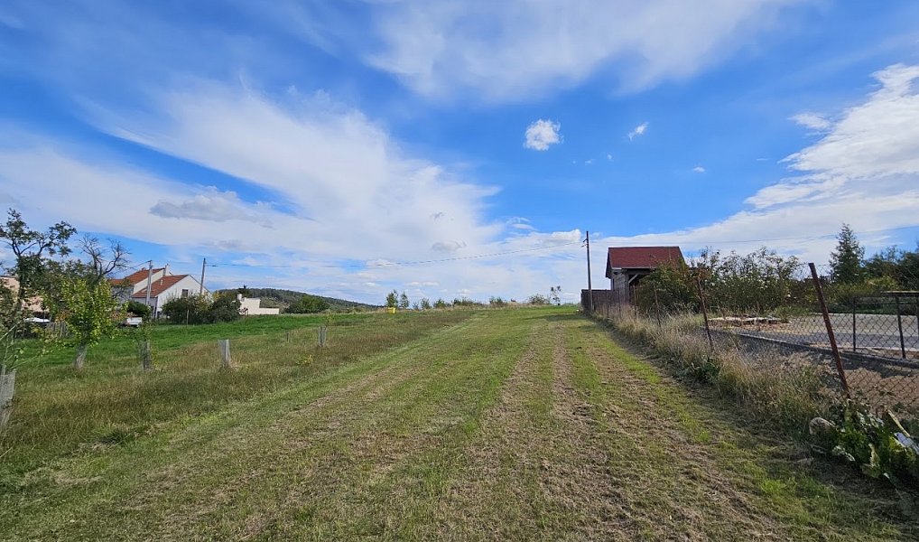 Prodej stavebního pozemku 639 m², Omice – náhled fotky 2