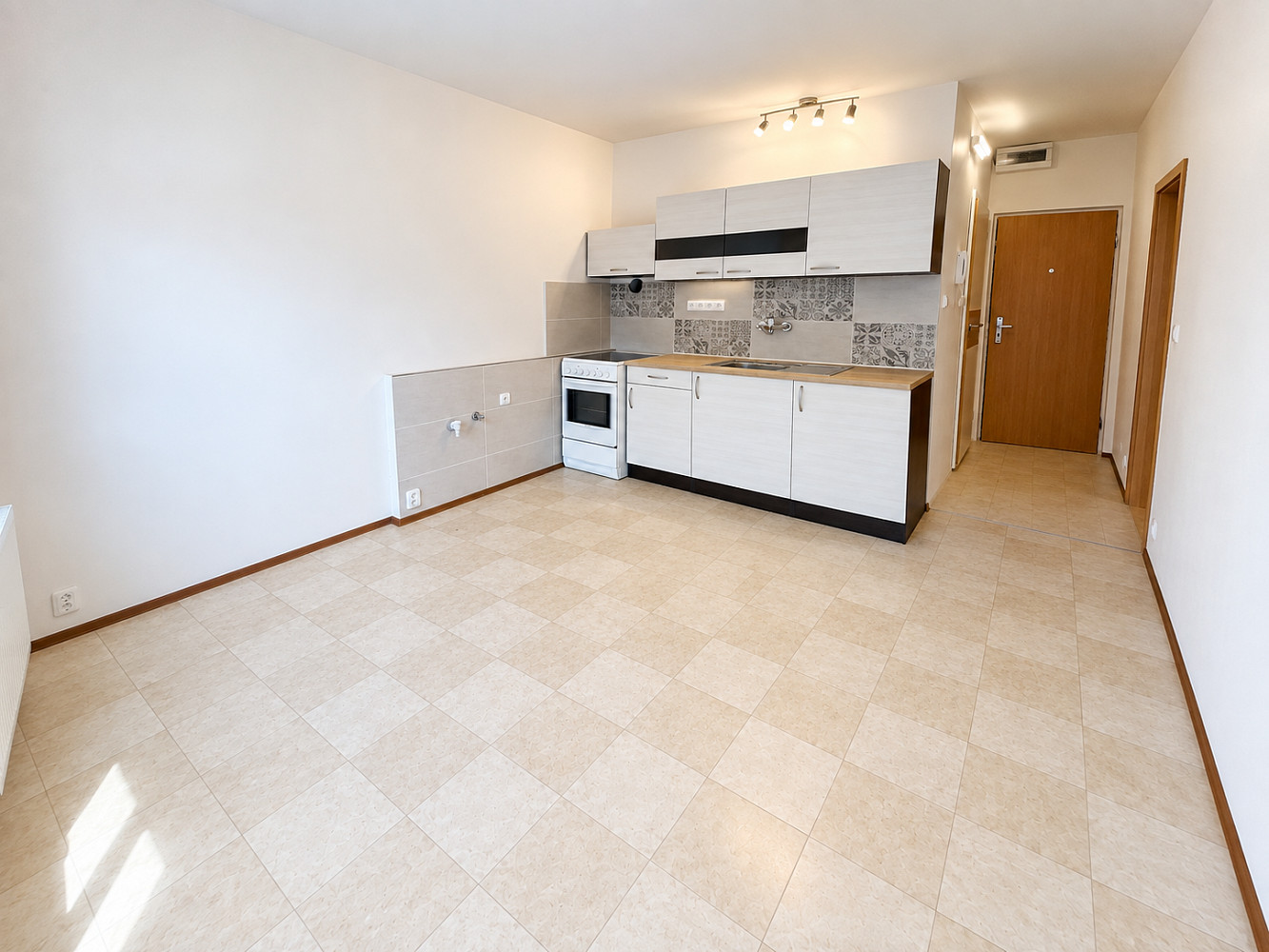 Pronájem bytu 1+1 35 m² – fotografie 2
