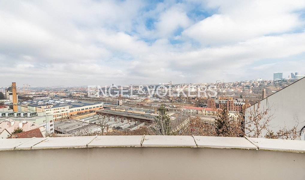 Pronájem domu 801 m² s pozemkem 1 299 m², Praha – náhled fotky 2