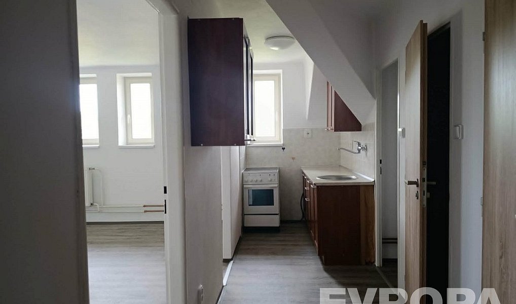 Pronájem bytu 2+1 70 m², Liberec – náhled fotky 2