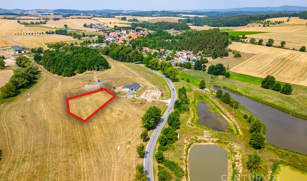 Prodej stavebního pozemku 1 824 m², Hajany – náhled fotky 2