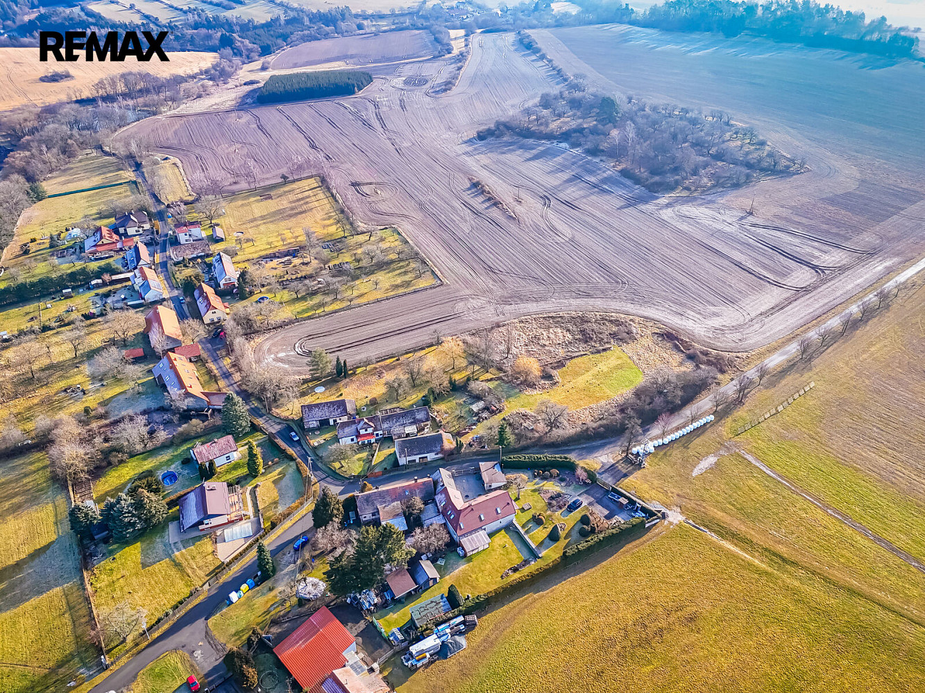 Prodej stavebního pozemku 1 000 m² – fotografie 4