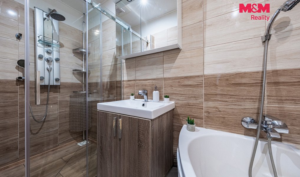 Prodej domu 200 m² s pozemkem 346 m², Komárov – náhled fotky 6