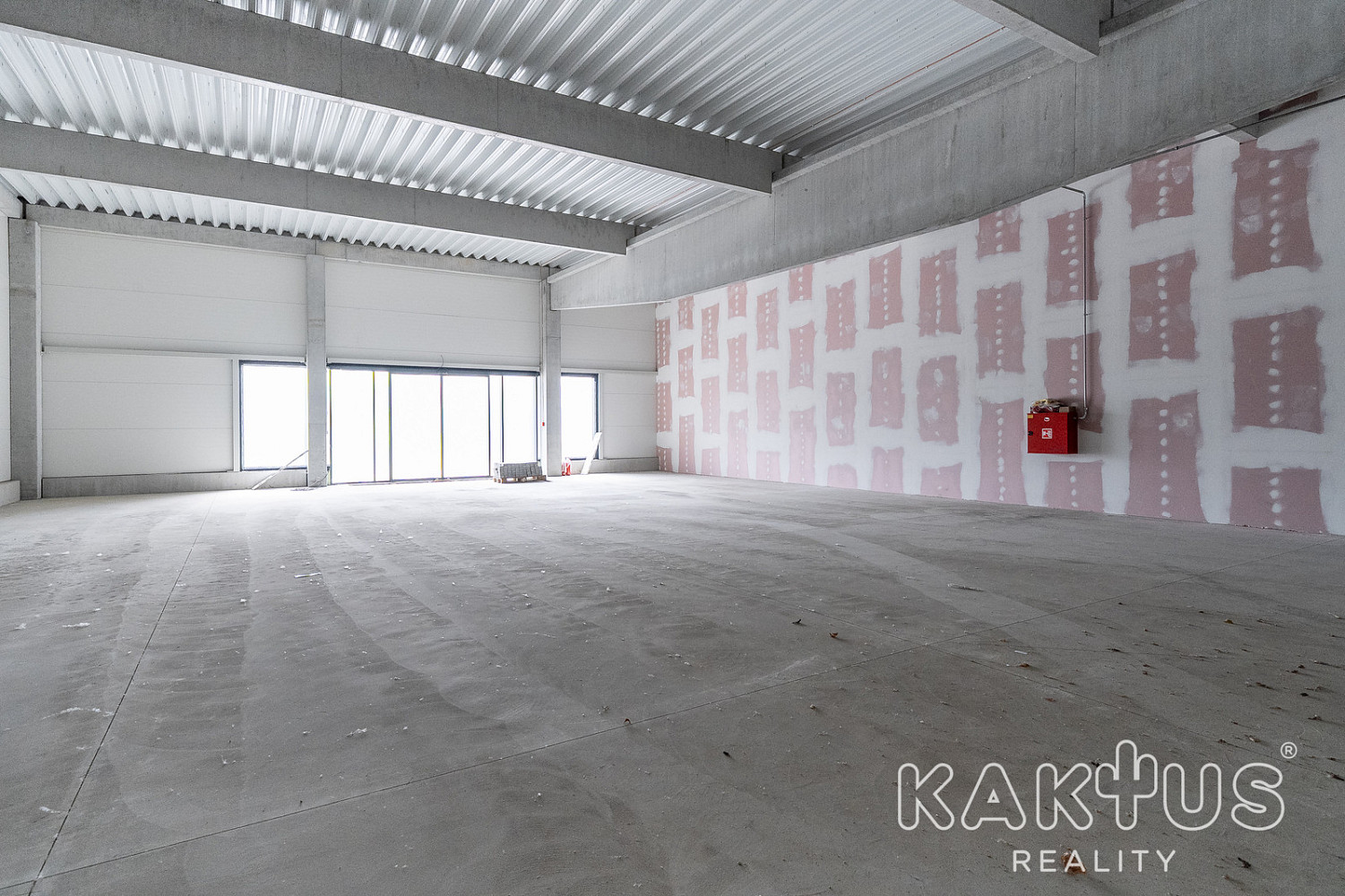 Pronájem obchodních prostor 303 m² — photo 4