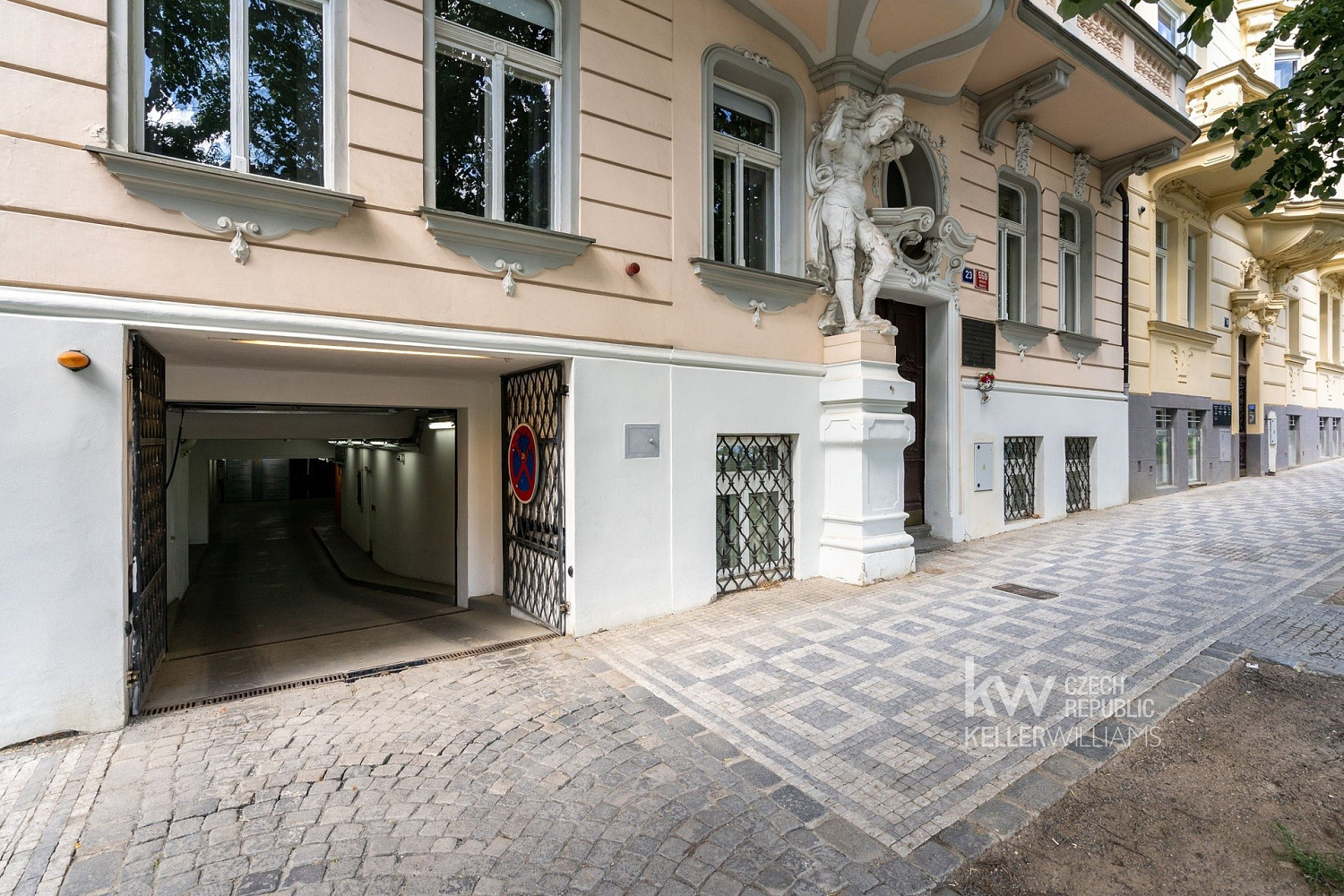 Pronájem garážového stání 11 m2 – fotografie 3