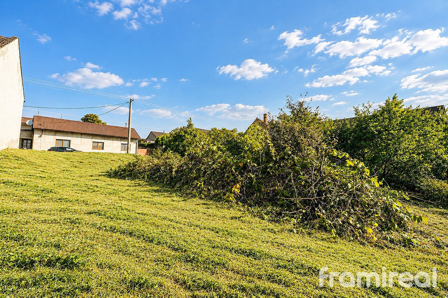 Prodej stavebního pozemku 1 033 m² – fotografie 3