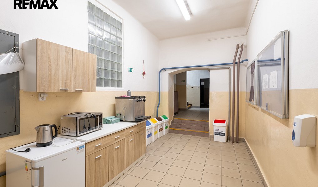 Prodej výrobních prostor 1 115 m², Nové Hrady – náhled fotky 15