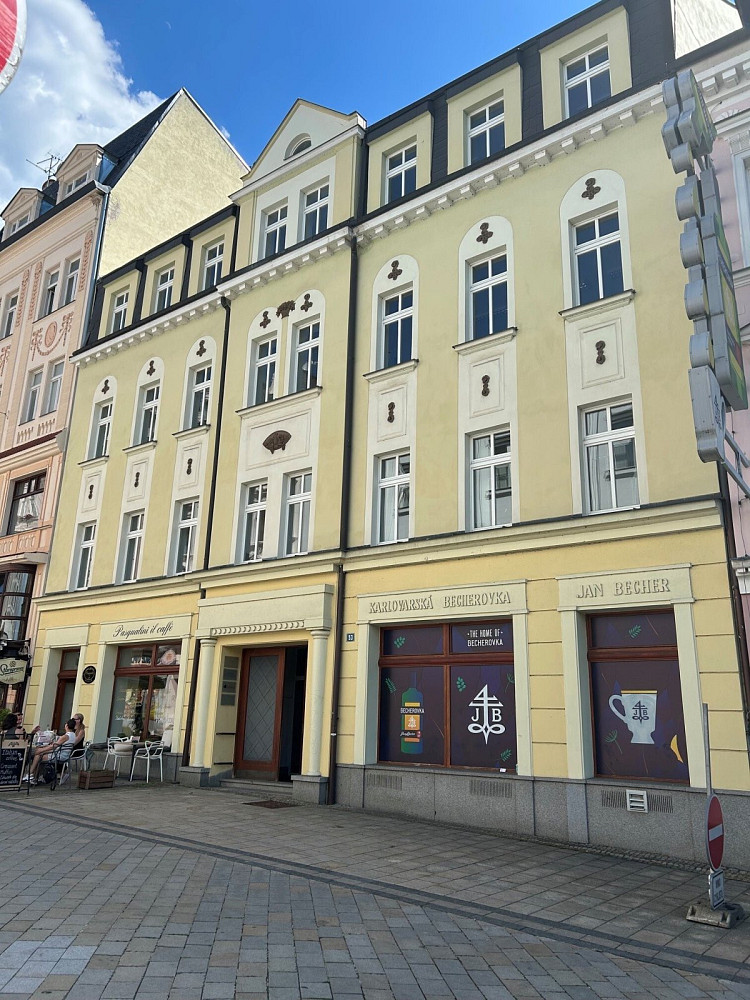 Pronájem kanceláře 174 m²