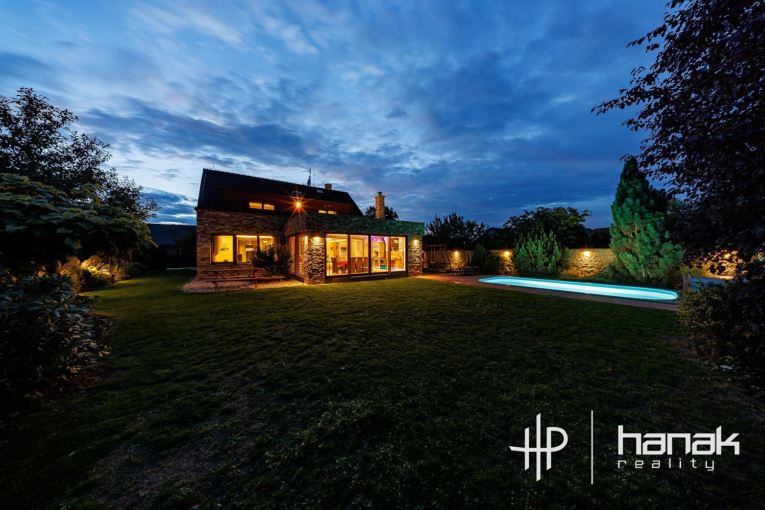 Prodej domu 262 m² s pozemkem 963 m² – fotografie 2