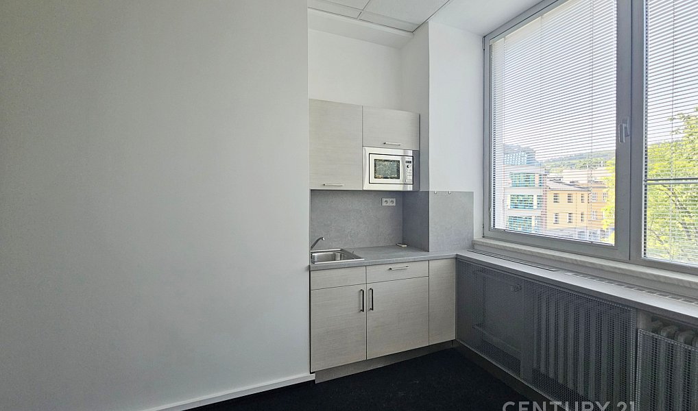Pronájem kanceláře 59 m², Zlín – náhled fotky 6