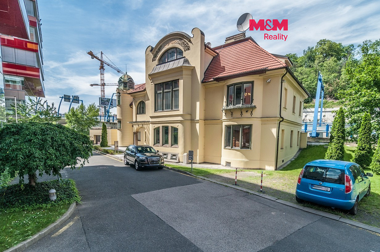 Prodej kanceláře 664 m²