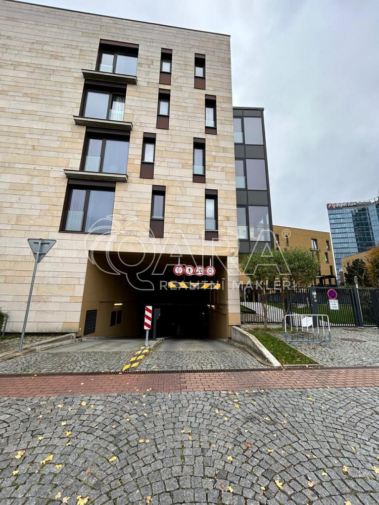 Prodej garážového stání 13 m2 Baarova, Praha 4 Michle
