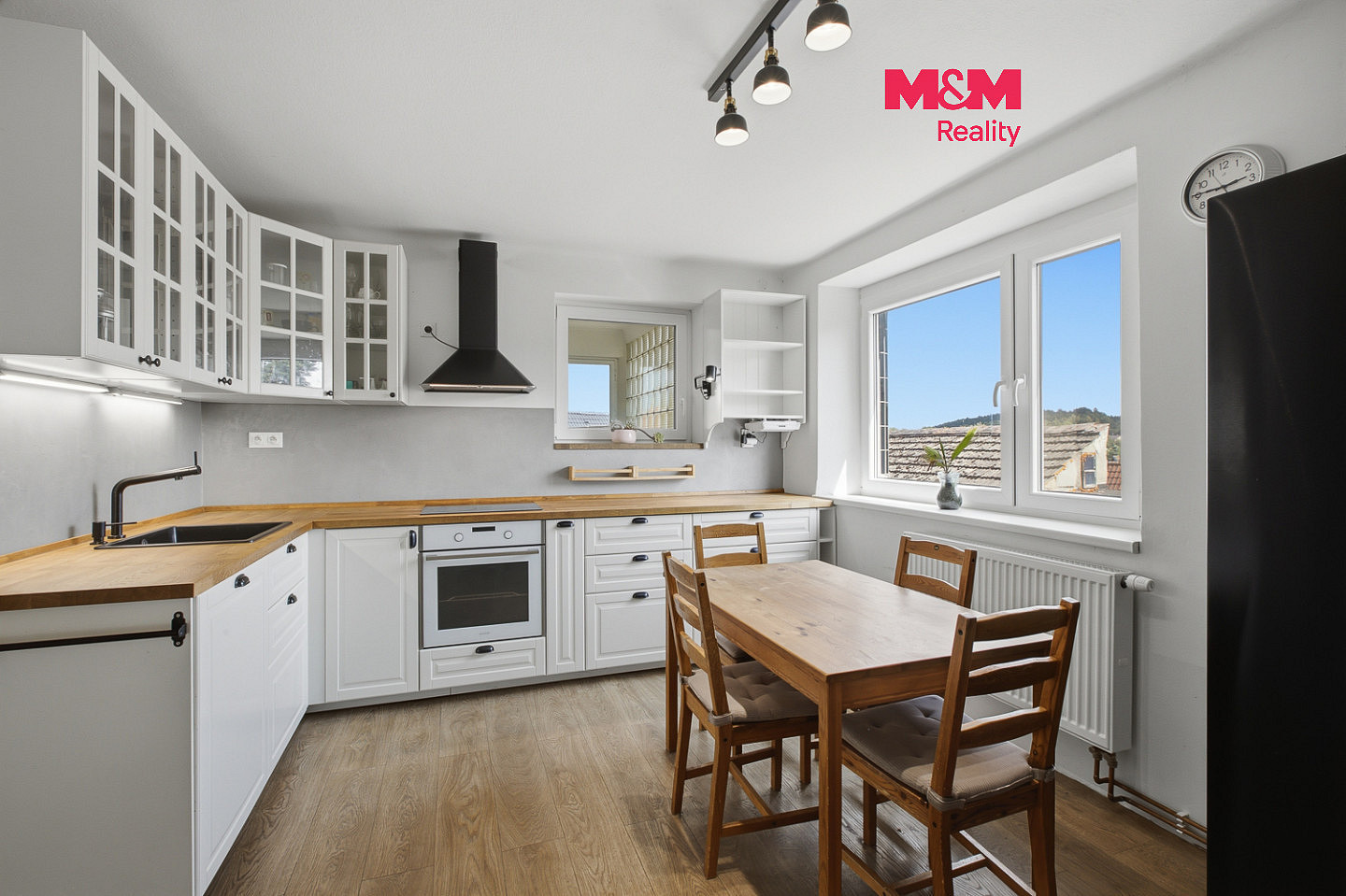 Prodej domu 240 m² s pozemkem 2 139 m²