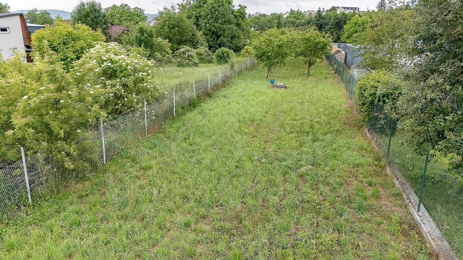 Prodej stavebního pozemku 1 323 m² – další
