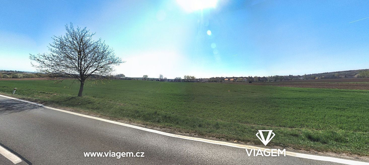 Prodej pole 1 999 m²