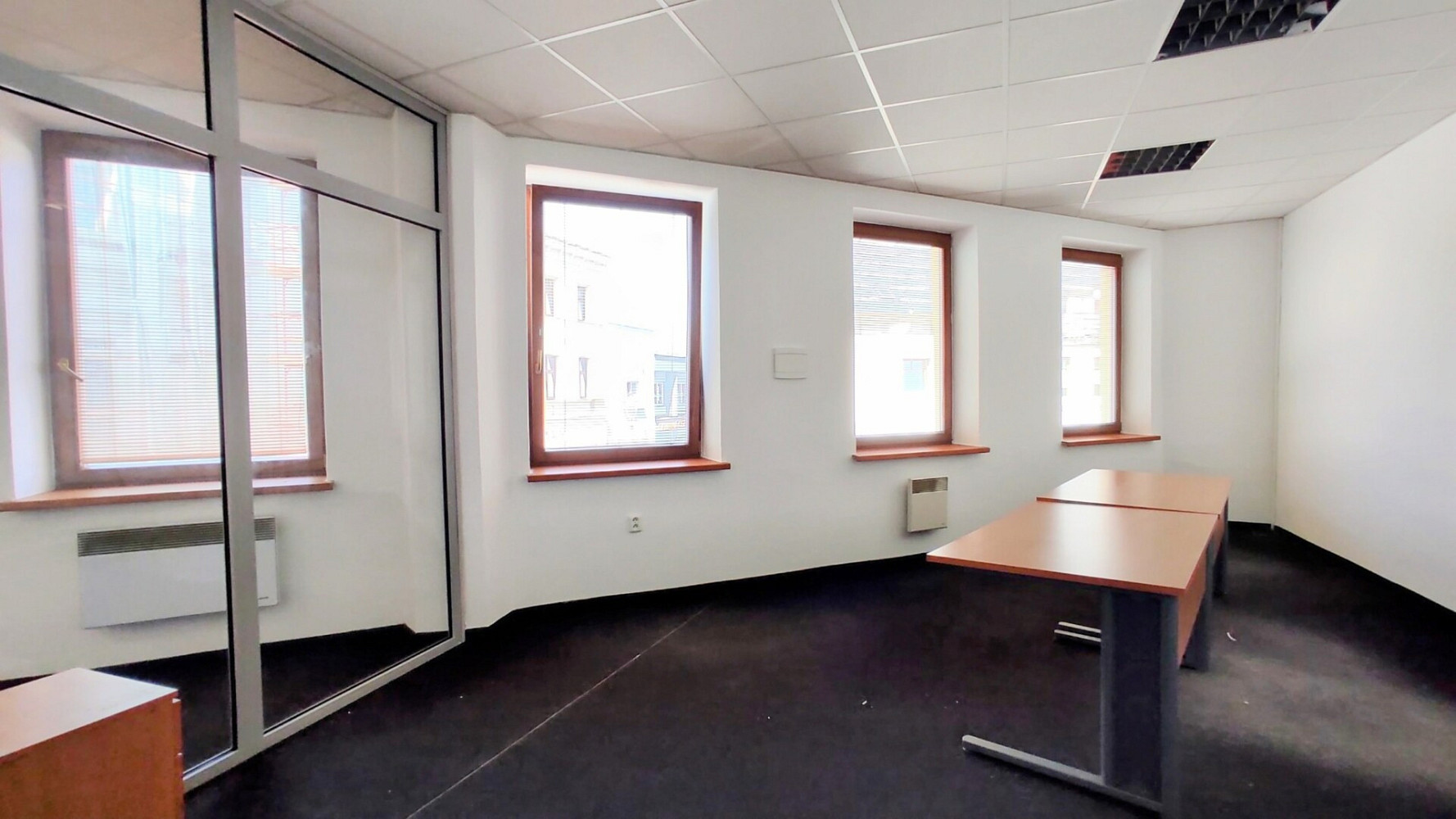 Pronájem kanceláře 58 m² — photo 2