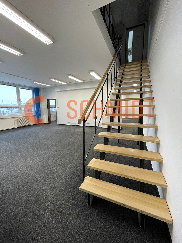 Pronájem kanceláře 362 m² – fotografie 3