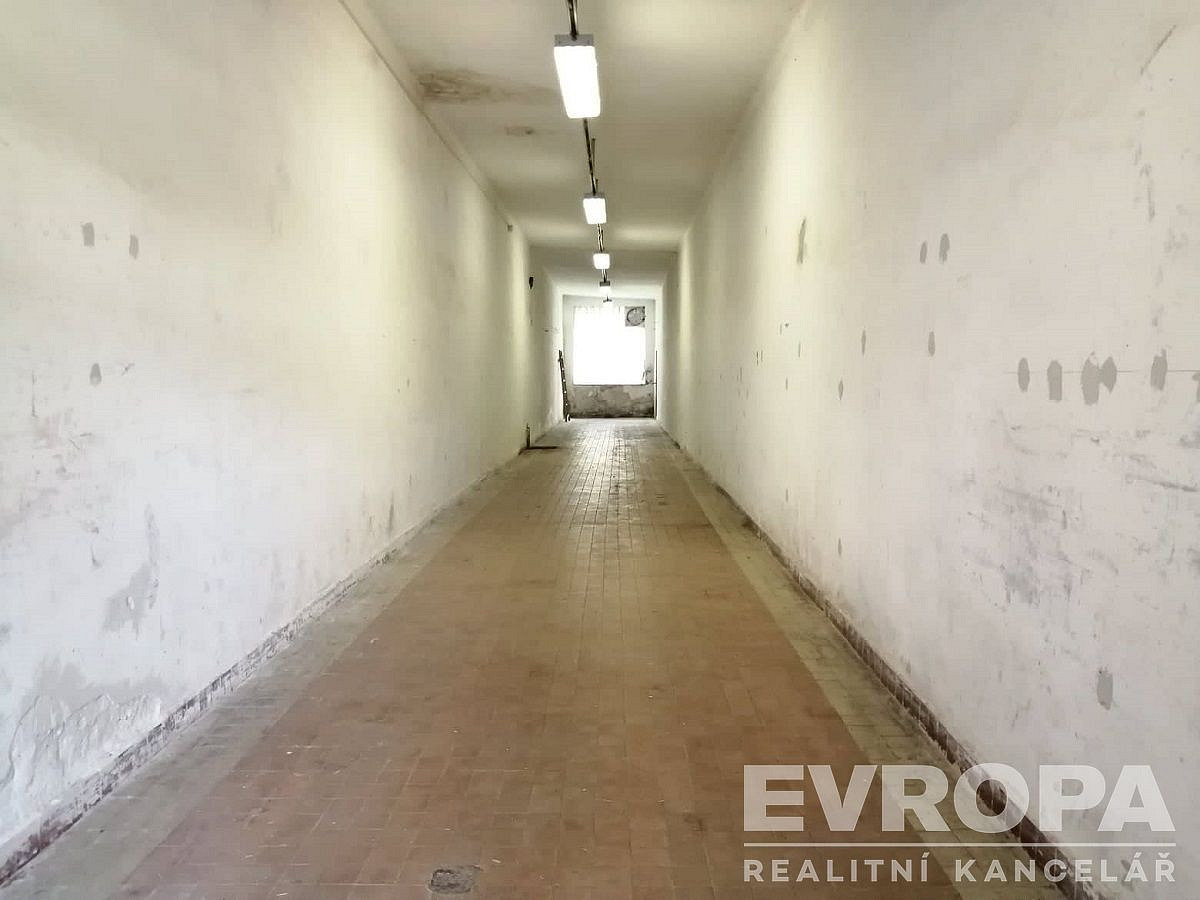 Pronájem skladovacích prostor 120 m²