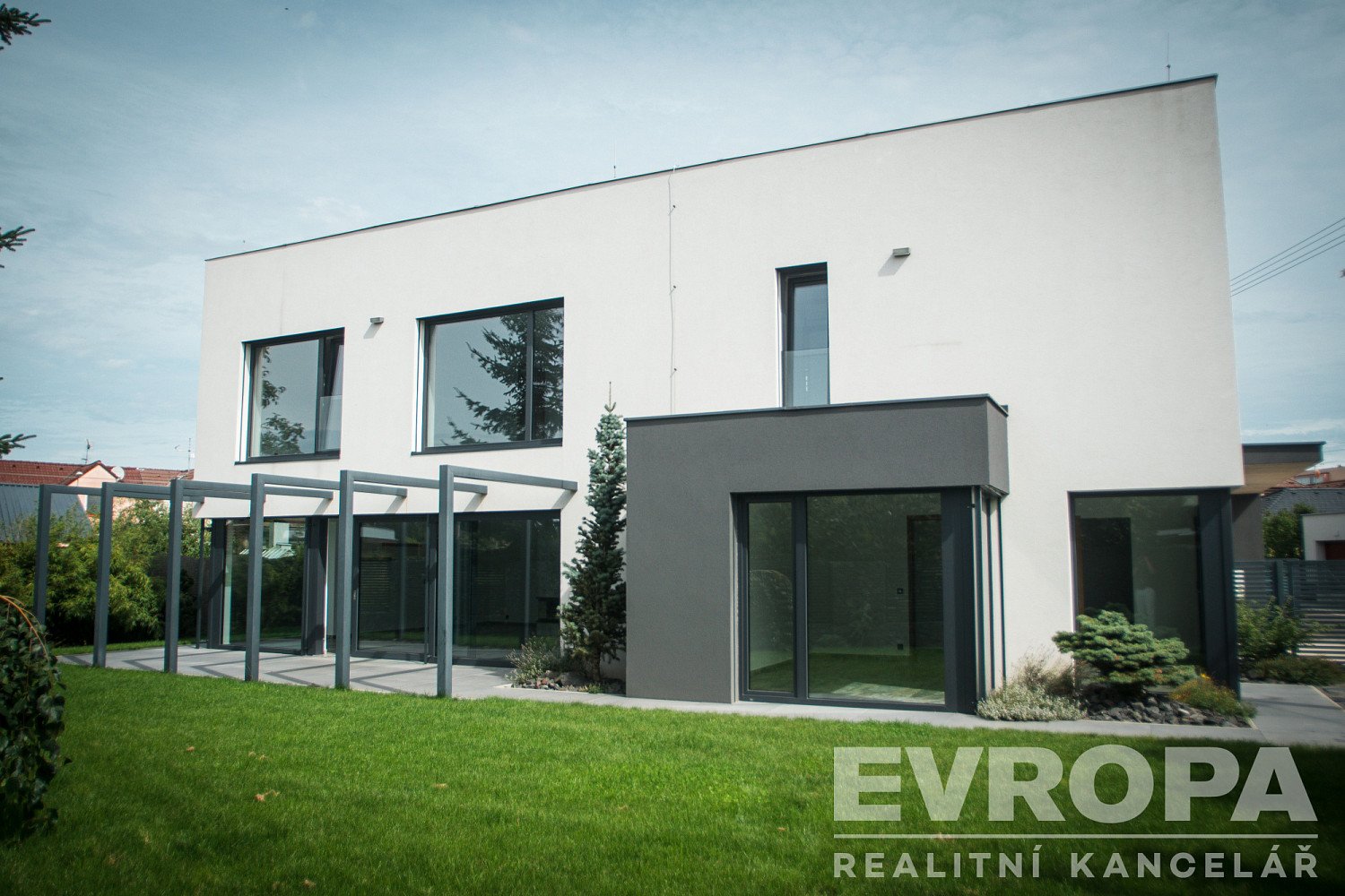 Pronájem domu 205 m² s pozemkem 485 m² – fotografie 3