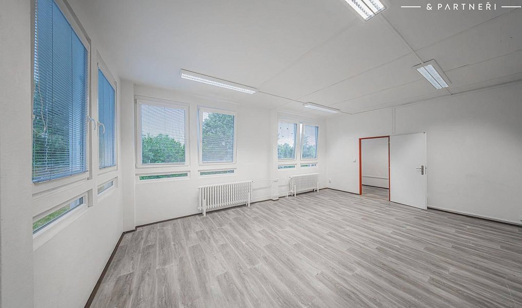 Pronájem bytu 2+1 90 m², Hradec Králové – náhled fotky 2