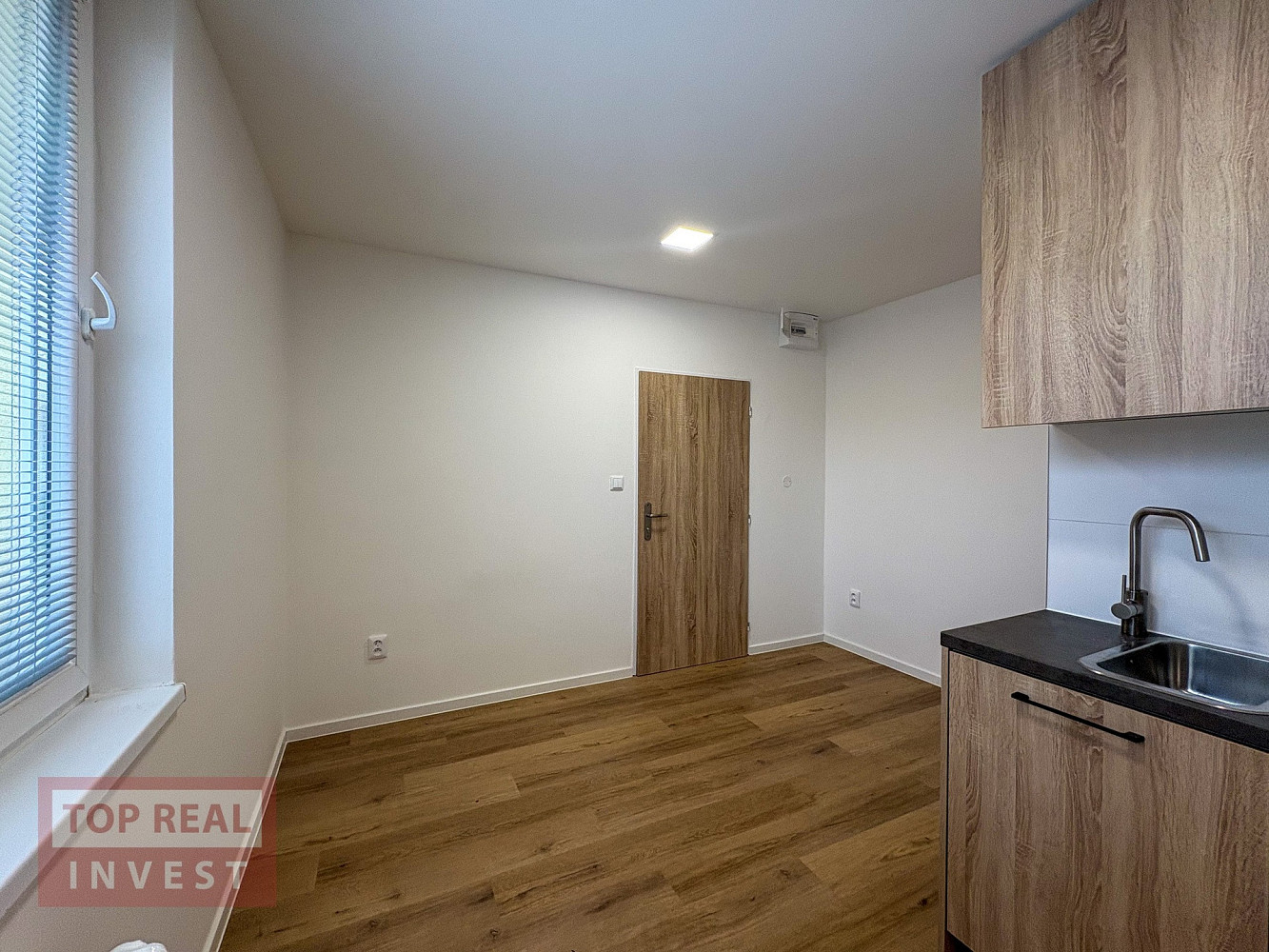 Pronájem kanceláře 12 m² – pohled 2