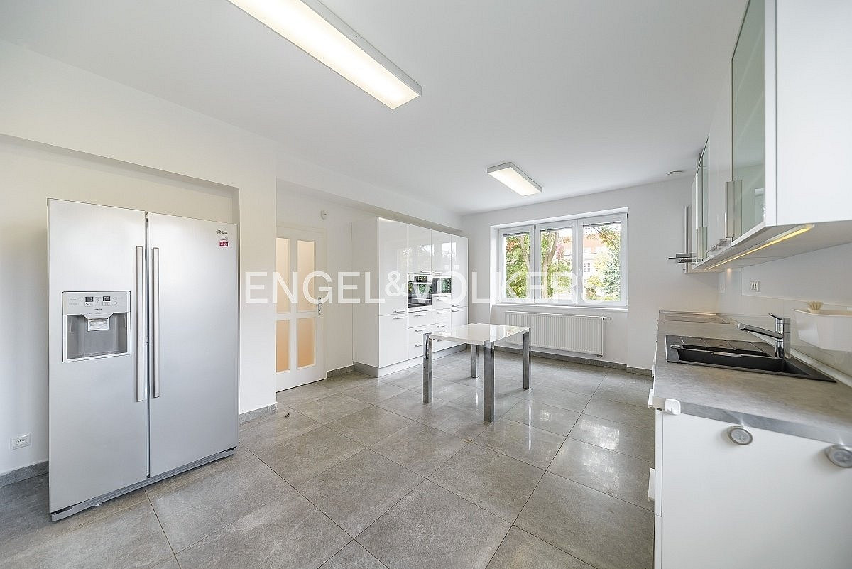 Pronájem domu 365 m² s pozemkem 1 223 m² — photo 3