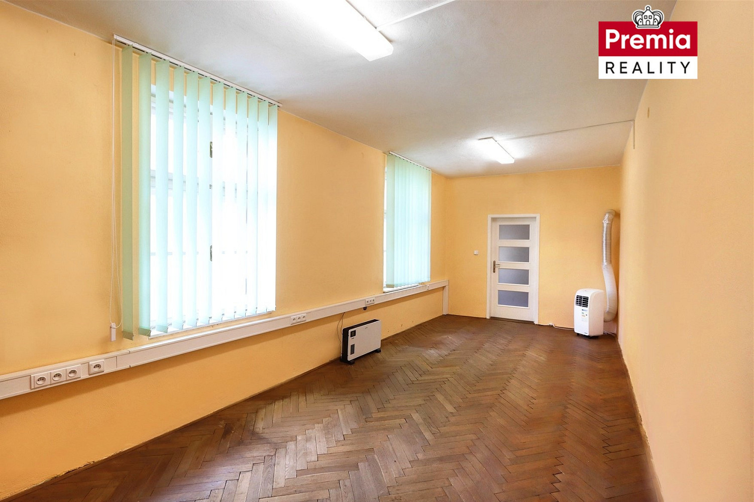 Pronájem kanceláře 70 m² – fotografie 2