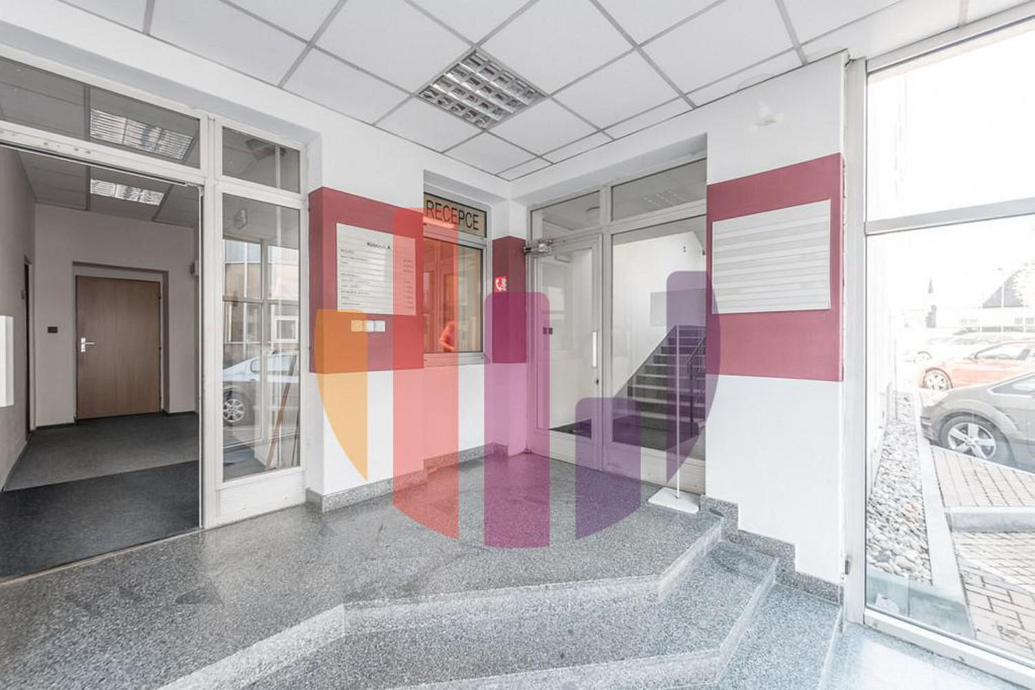 Pronájem kanceláře 239 m² — photo 2