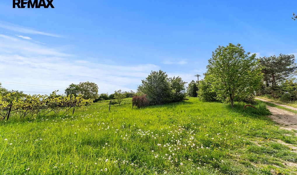 Prodej stavebního pozemku 950 m², Mořina – náhled fotky 12