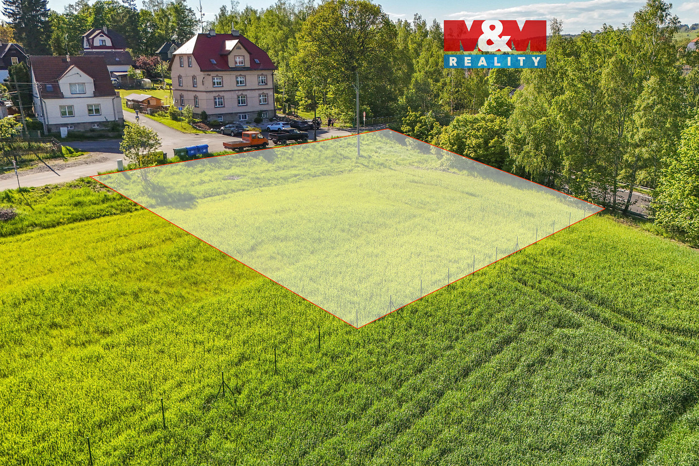 Prodej stavebního pozemku 1 590 m²