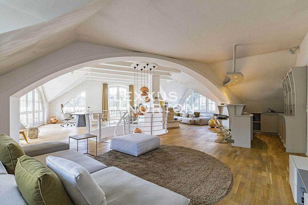Pronájem domu 719 m² s pozemkem 2 500 m² — photo 3