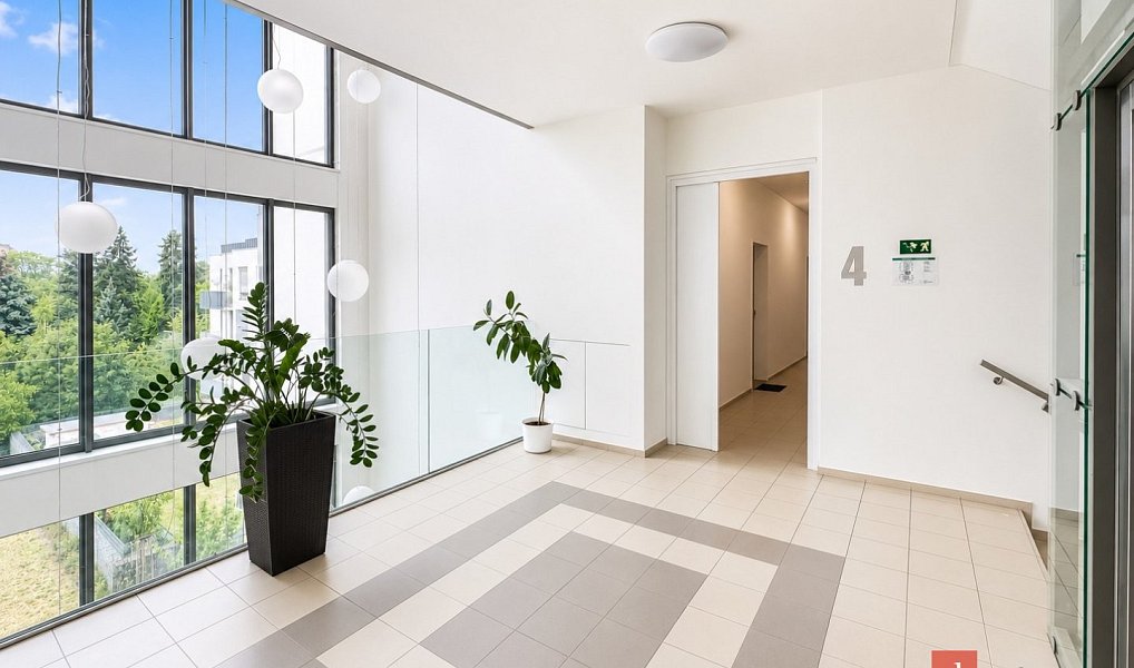 Prodej bytu 1+kk 35 m², Praha – náhled fotky 11