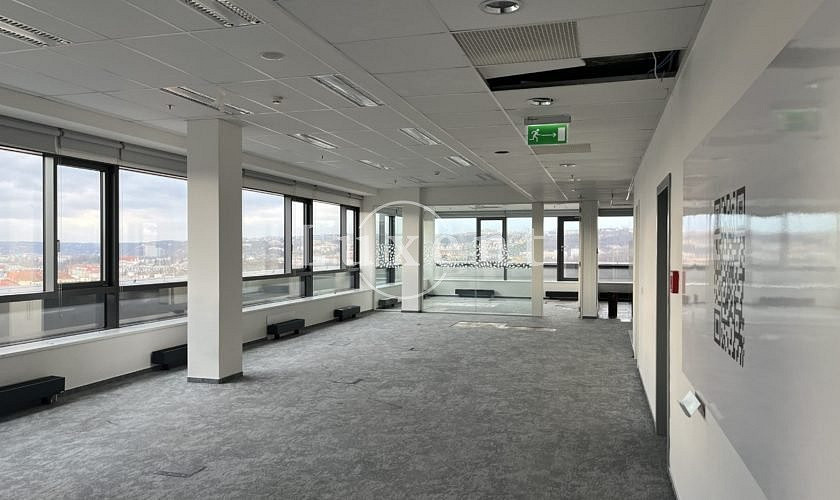 Pronájem kanceláře 600 m² – fotografie 2