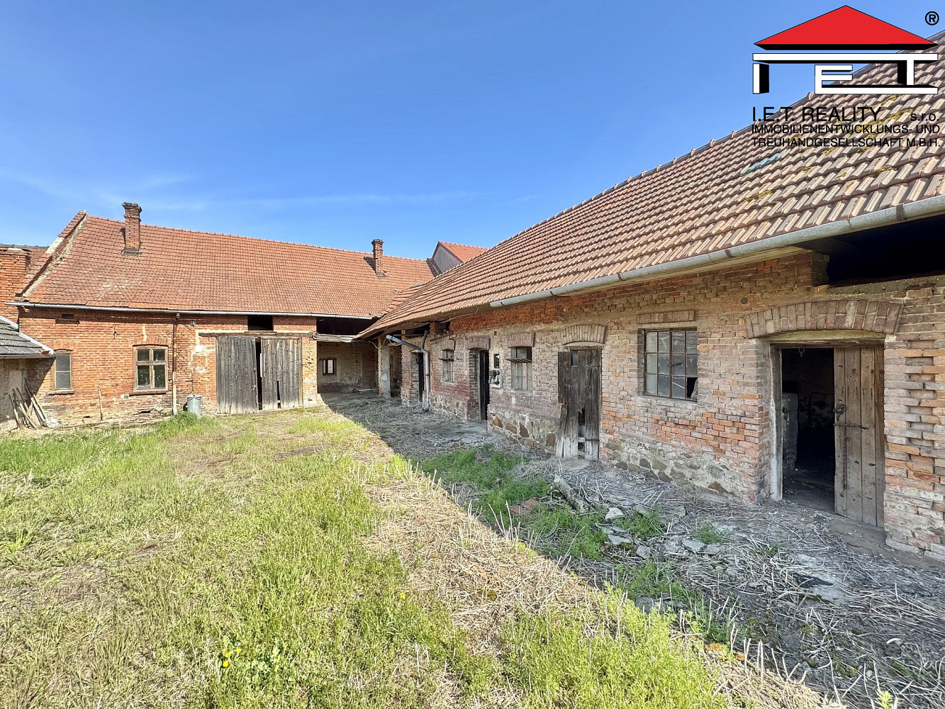 Prodej domu 300 m² s pozemkem 1 377 m² – pohled 2